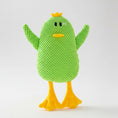Load image into Gallery viewer, Jouet en peluche pour chien en forme de canard vert avec des ailes jaunes pour le jeu et le plaisir
