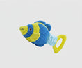 Charger l'image dans la visionneuse de la galerie, Jouet interactif pour chien en forme de poisson, bleu et jaune, idéal pour le jeu et le plaisir des animaux
