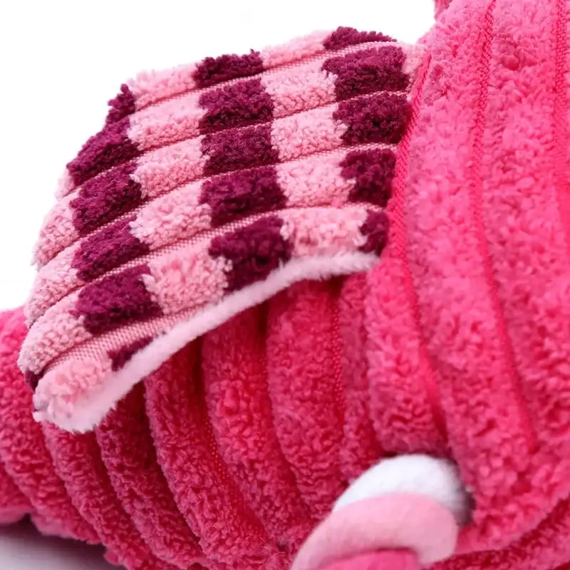 Jouet peluche pour chien en tissu doux avec des motifs colorés et textures variées