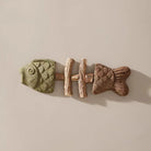 Jouet poisson pour chat en bois naturel avec deux formes de poisson pour le jeu des félins