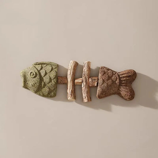 Jouet poisson pour chat en bois naturel avec deux formes de poisson pour le jeu des félins