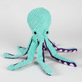 Carica l'immagine nel visualizzatore della galleria, Oscar et Plume Jouet sonore pour chien en forme de pieuvre avec des textures douces
