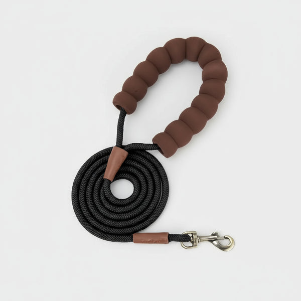 Laisse pour chien Oscar et Plume en corde noire avec poignée rembourrée marron antidérapante et mousqueton
