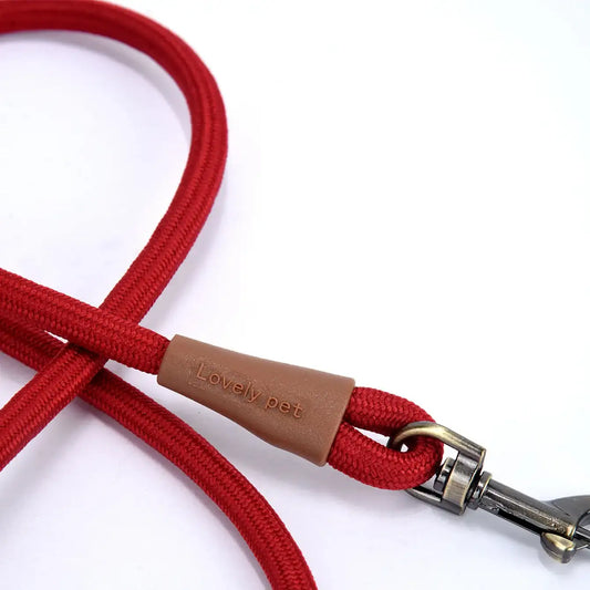 Laisse pour chien rouge en corde avec mousqueton metallique et etiquette cuir Lovely pet Oscar et Plume
