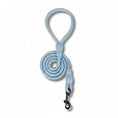 Load image into Gallery viewer, Laisse en nylon pour chien bleu clair avec fermeture métallique durable signée Oscar et Plume
