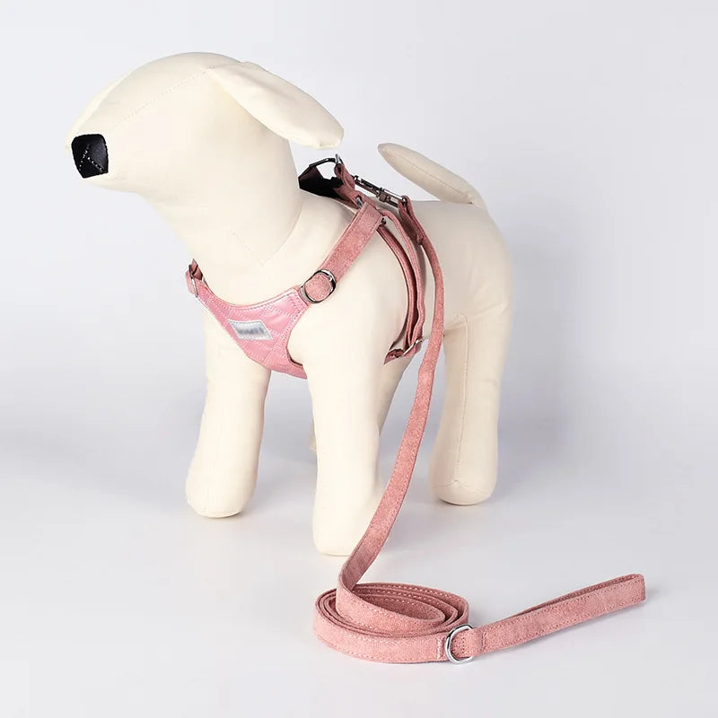 Laisse et harnais pour chien en rose avec une silhouette de chien en tissu