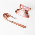 Carica l'immagine nel visualizzatore della galleria, Laisse et harnais pour chien en rose avec des matériaux doux et confortables pour les promenades
