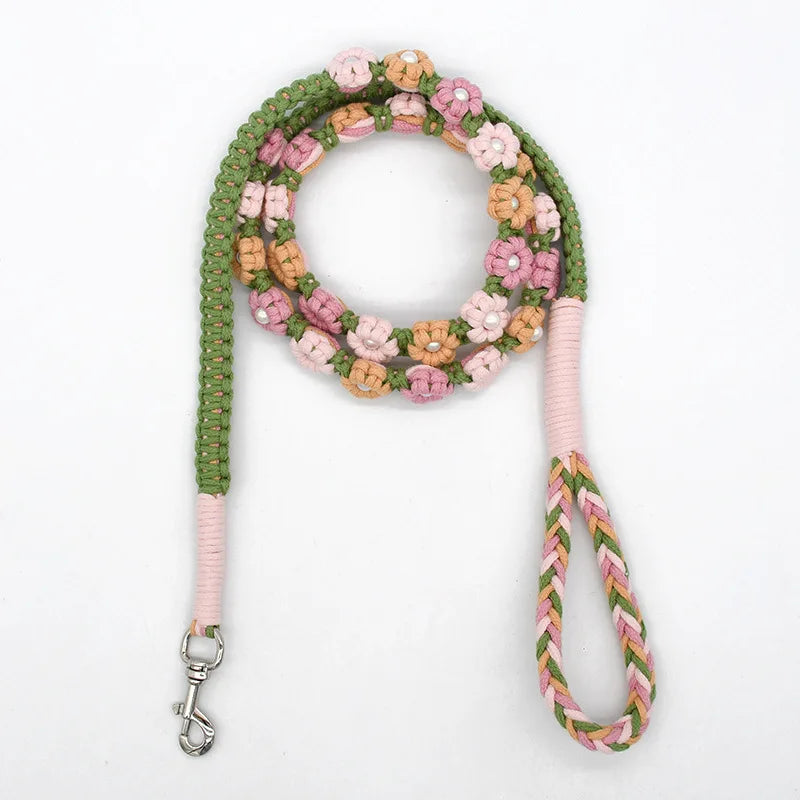 Laisse pour chien en coton colorée avec fleurs brodées et poignée en tressage multicolore