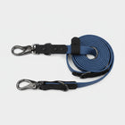 Laisse réglable chien en silicone bleu avec clip de fixation robuste et design ergonomique