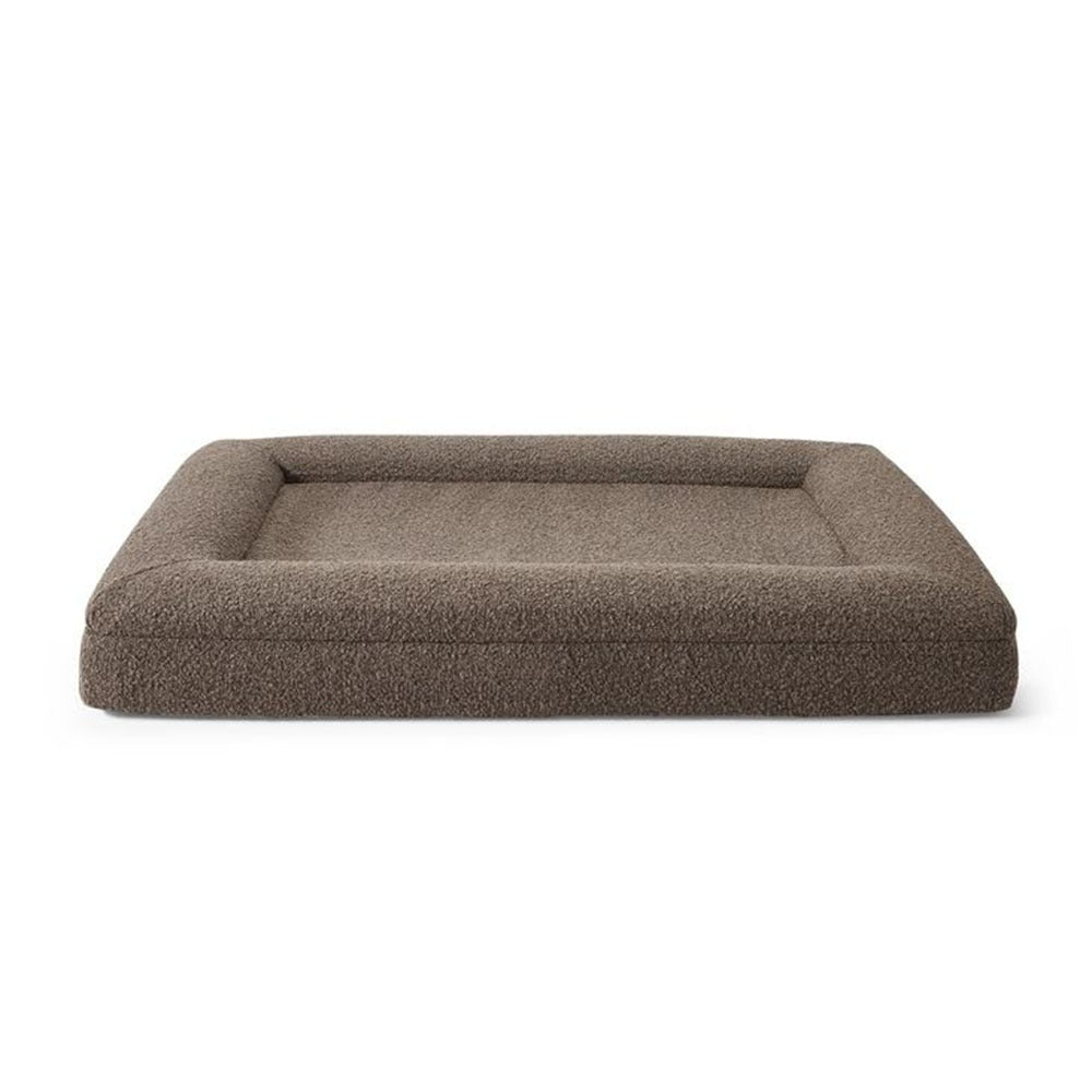 Lit design pour chien Oscar et Plume en tissu doux marron idéal pour le confort et le repos