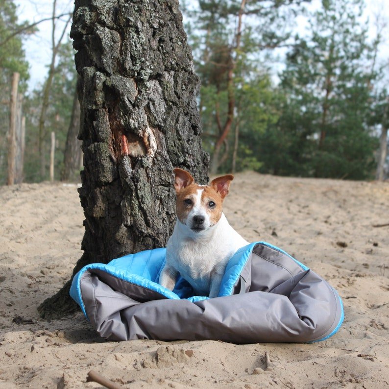 Lit d'extérieur étanche pour chien Oscar et Plume