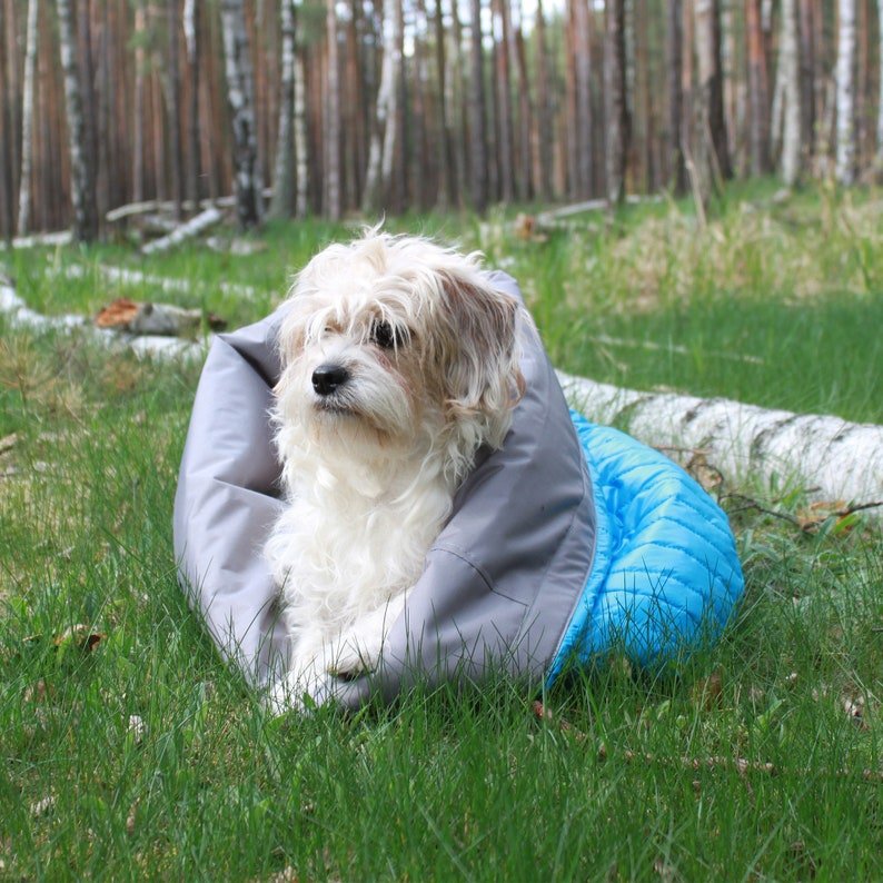 Lit d'extérieur étanche pour chien Oscar et Plume