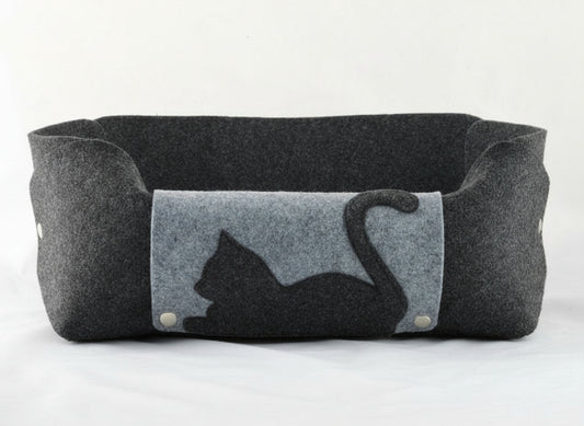 Lit douillet pour chat en feutre noir et gris avec silhouette de chat appliquée