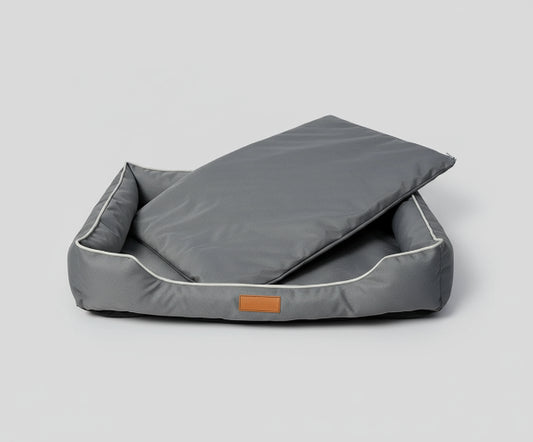 Lit imperméable pour chien gris de la marque Oscar et Plume avec coussin amovible et bords surélevés