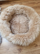 Lit peau de mouton chien beige moelleux Oscar et Plume confortable et douillet pour animaux