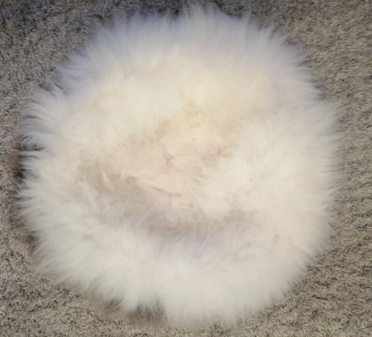 Lit peau de mouton chien rond blanc doux et moelleux de la marque Oscar et Plume
