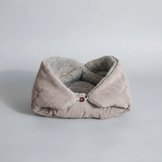 Lit polaire pour chat beige avec un intérieur douillet et un design confortable