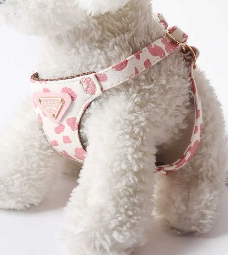 Harnais double crochet pour chien en rose avec motif en cœurs pour un confort optimal