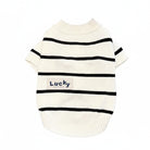 Pull rayé pour chien blanc avec bandes noires et étiquette Lucky de Oscar et Plume