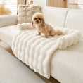 Load image into Gallery viewer, Oscar et Plume couverture de protection pour canapé en fausse fourrure beige avec petit chien caniche assis
