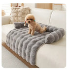 couverture de protection pour canapé gris peluche Oscar et Plume texture moelleuse avec petit chien posé dessus