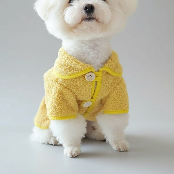 Manteau fausse fourrure petit chien en jaune avec boutons pour garder votre animal au chaud
