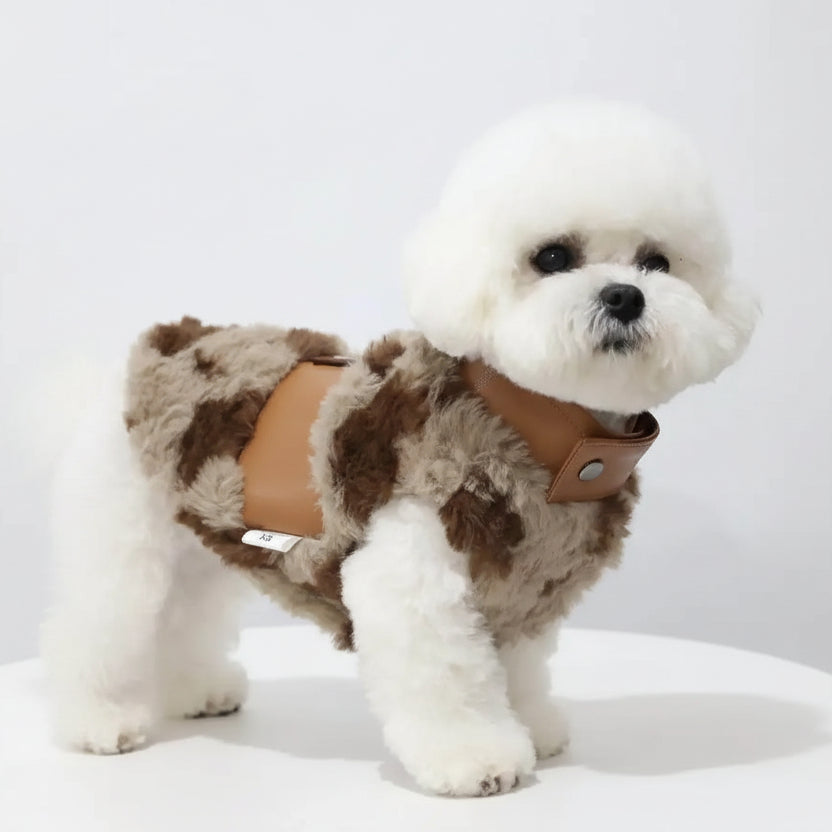 Manteau fausse fourrure pour petit chien de couleur marron et beige, confortable et stylé
