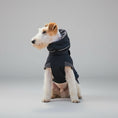 Charger l'image dans la visionneuse de la galerie, Manteau imperméable pour chien Oscar et Plume, parfait pour les promenades sur la plage par temps pluvieux
