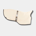 Cargar la imagen en la vista de la galería, manteau imperméable pour teckel Oscar et Plume beige avec bord noir et sangle à boucle réglable
