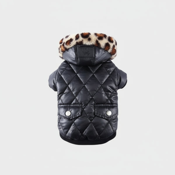 Manteau pour chien avec capuche en fausse fourrure léopard noir matelassé par Oscar et Plume