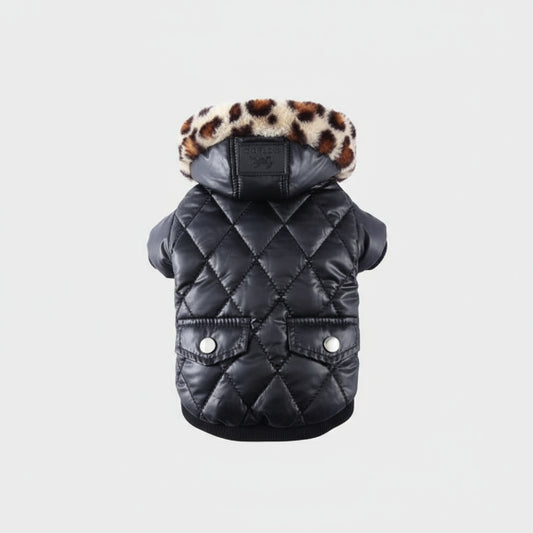 Manteau pour chien avec capuche en fausse fourrure léopard noir matelassé par Oscar et Plume