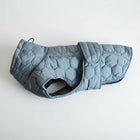 Manteau pour grand chien gris matelassé avec fermeture velcro offert par Oscar et Plume
