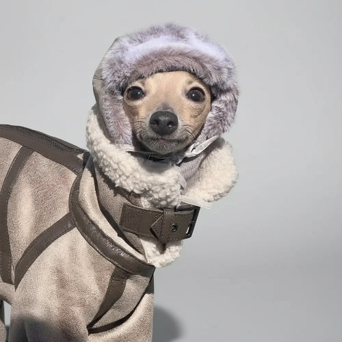 Manteau pour lévrier fausse fourrure de Oscar et Plume avec capuche et protection contre le froid