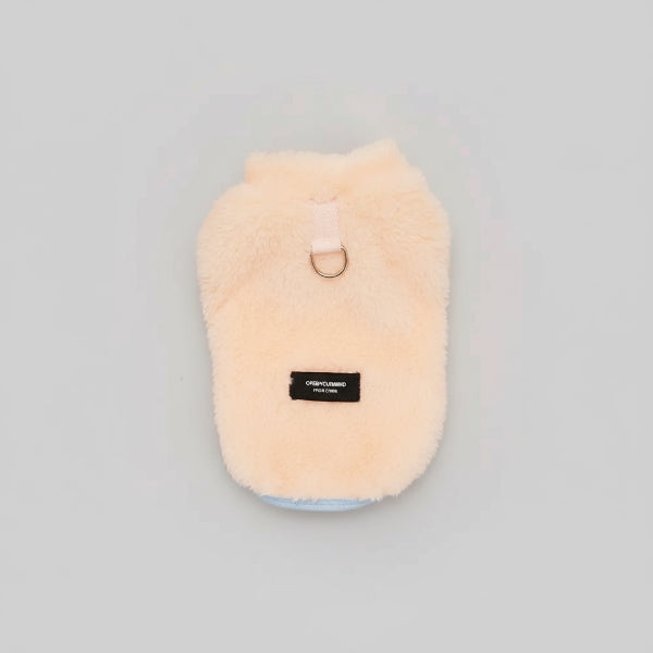 Manteau pour petit chien en peluche beige doux avec anneau métallique de la marque Oscar et Plume