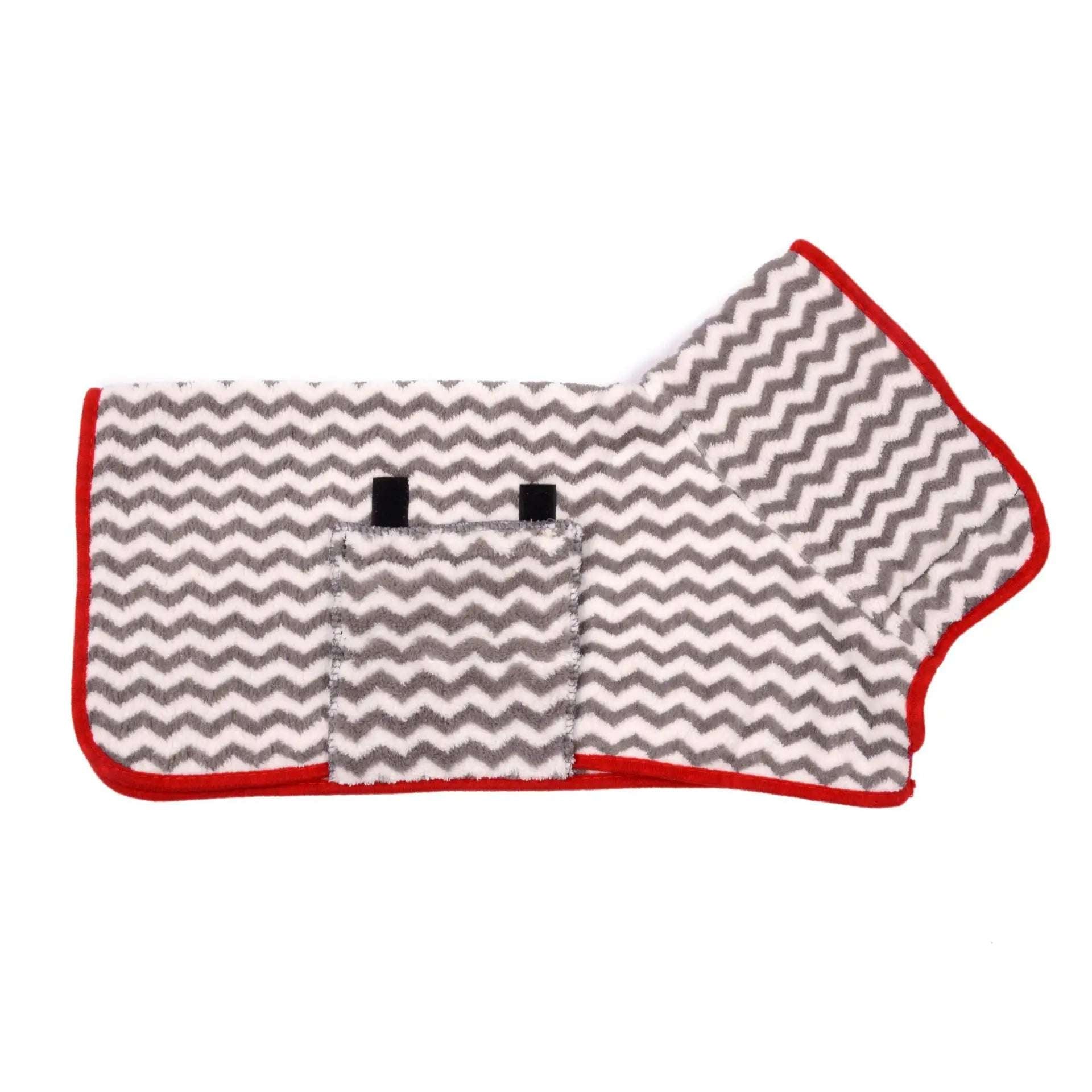 Peignoir de bain pour chien gris à motifs zigzag avec bordure rouge de la marque Oscar et Plume