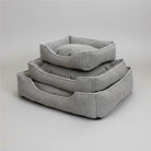 Panier chien déhoussable gris à rayures blanches en trois tailles empilées pour animal de compagnie