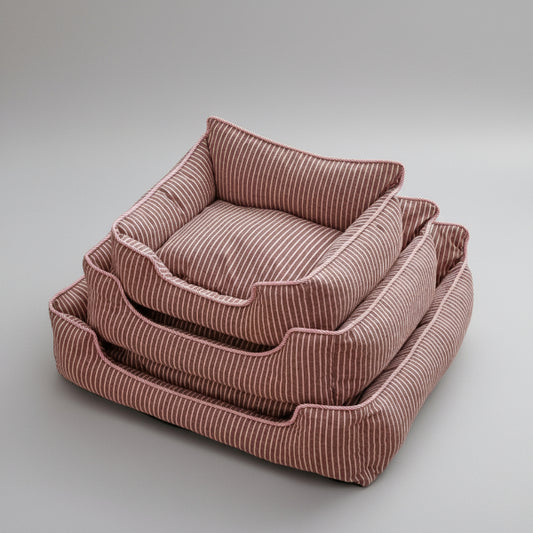 Panier chien déhoussable rayé en tissu marron et blanc, empilés en trois tailles différentes