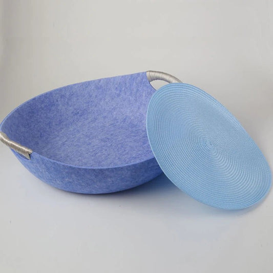 Panier feutre lavable pour chat bleu avec poignées et couvercle bleu clair par Oscar et Plume