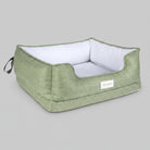 panier pour chien vert olive Oscar et Plume en tissu avec coussin blanc bords releves et poignee