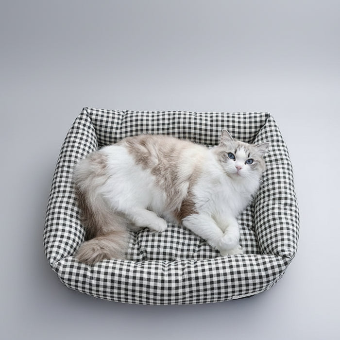 Panier vichy pour chien et chat avec un chat aux pelages doux, confortable et stylé
