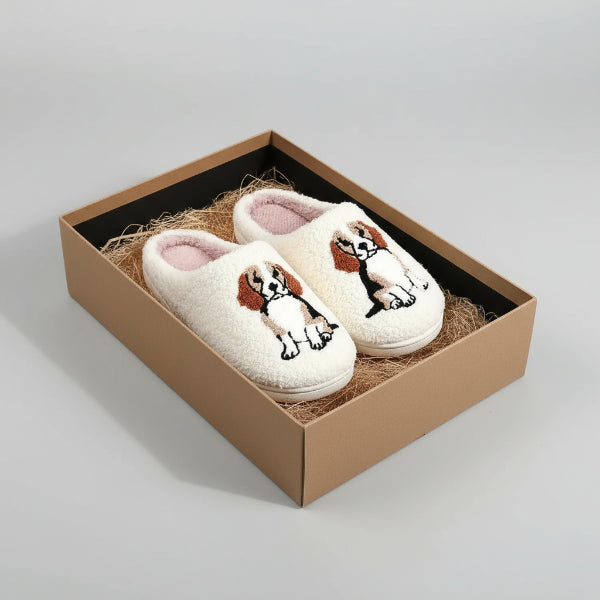 pantoufles beagle pour femme Oscar et Plume peluche crème intérieur rose motif brodé beagle cadeau confortable