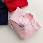 Polo chien été rose pâle avec broderie bleue et col à boutons signé Oscar et Plume