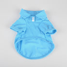 Polo léger pour chien en bleu clair avec col et boutons pour un look élégant