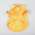 Charger l'image dans la visionneuse de la galerie, Polo léger pour chien jaune avec col et boutons pour un style décontracté
