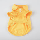 Polo léger pour chien jaune avec col et boutons pour un style décontracté