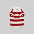 Charger l'image dans la visionneuse de la galerie, Polo rayures pour petit chien en rouge et blanc, idéal pour les sorties estivales avec style
