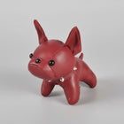 Porte-clés bouledogue en cuir rouge Oscar et Plume avec détails clous et yeux noirs brillants