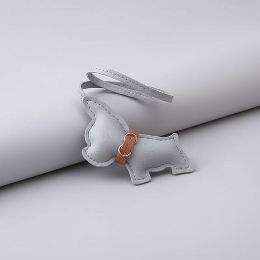 Porte clés bouledogue en cuir gris avec un design élégant pour les amoureux des chiens