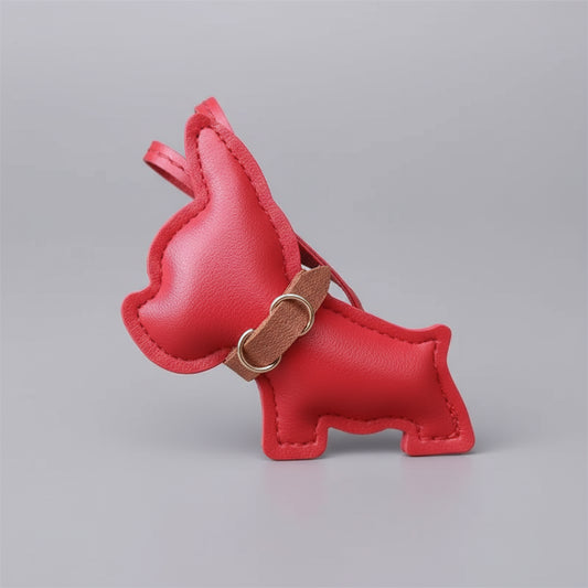 Porte clés bouledogue en cuir rouge avec une lanière en cuir pour un style élégant