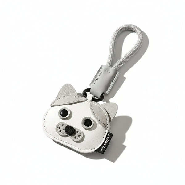 Porte-clés chien en cuir gris et blanc avec cordon boucle et visage de chien stylisé